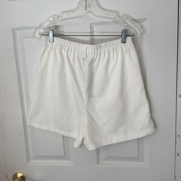 White short - Picture 2 of 2